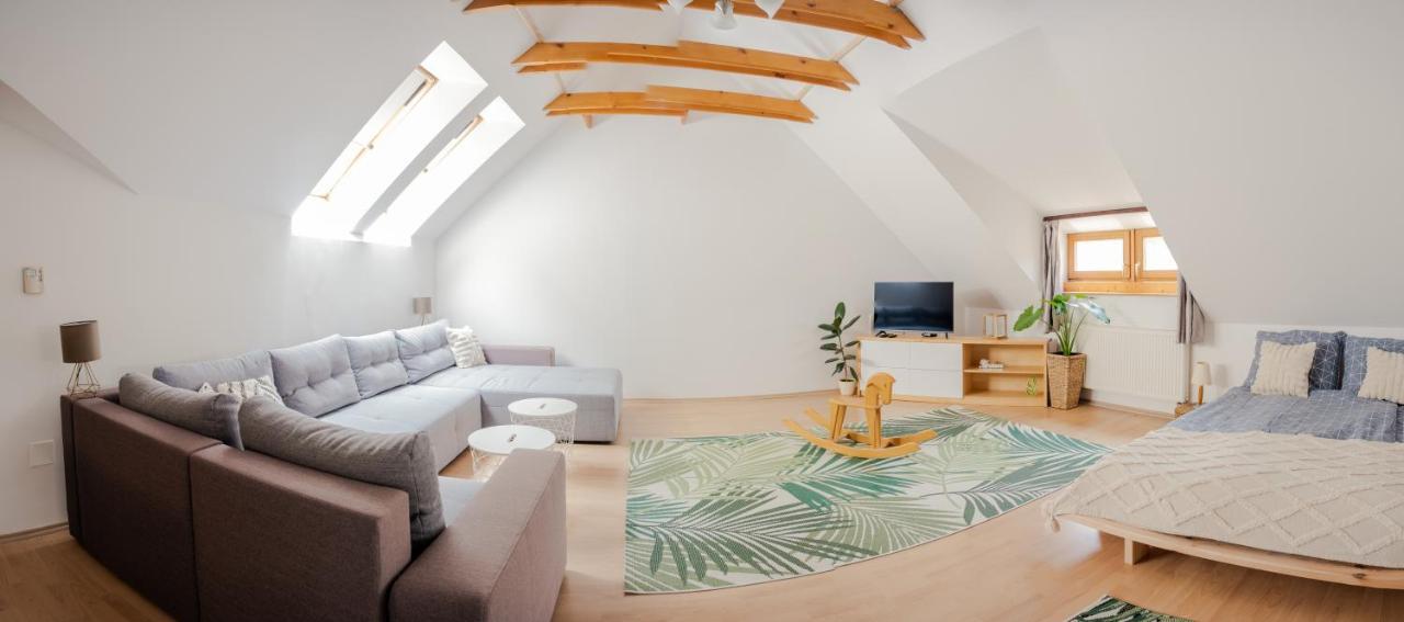 Sziklai Apartman เวสเปรม ภายนอก รูปภาพ